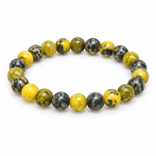 Bransoletka Grass Yellow Stone zolto-oliwkowa z ciemnymi plamami, produkt na bialym tle